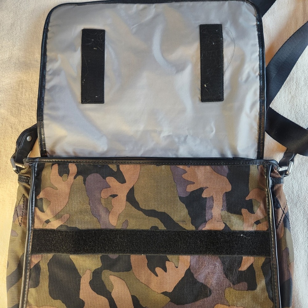 Diesel Camouflage Messenger Bag - Picture 5 of 8